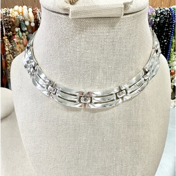 Vintage 1950's CROWN TRIFARI POLISHED RHODIUM PLATED GOLDEN GATE NECKLACE - Picture 2 of 4